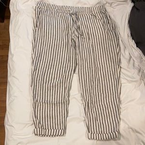 Old Navy cropped linen blend pants.